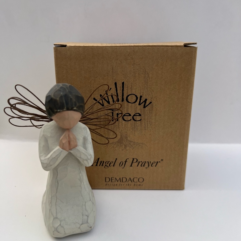 EUC~ Willow Tree Angel Of Prayer By
Susan Lordi 1999 Demdaco orig box.